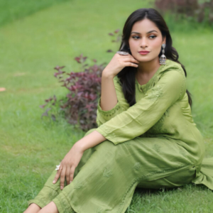 Women’s Muslin Green Kurta Set with Thread Work